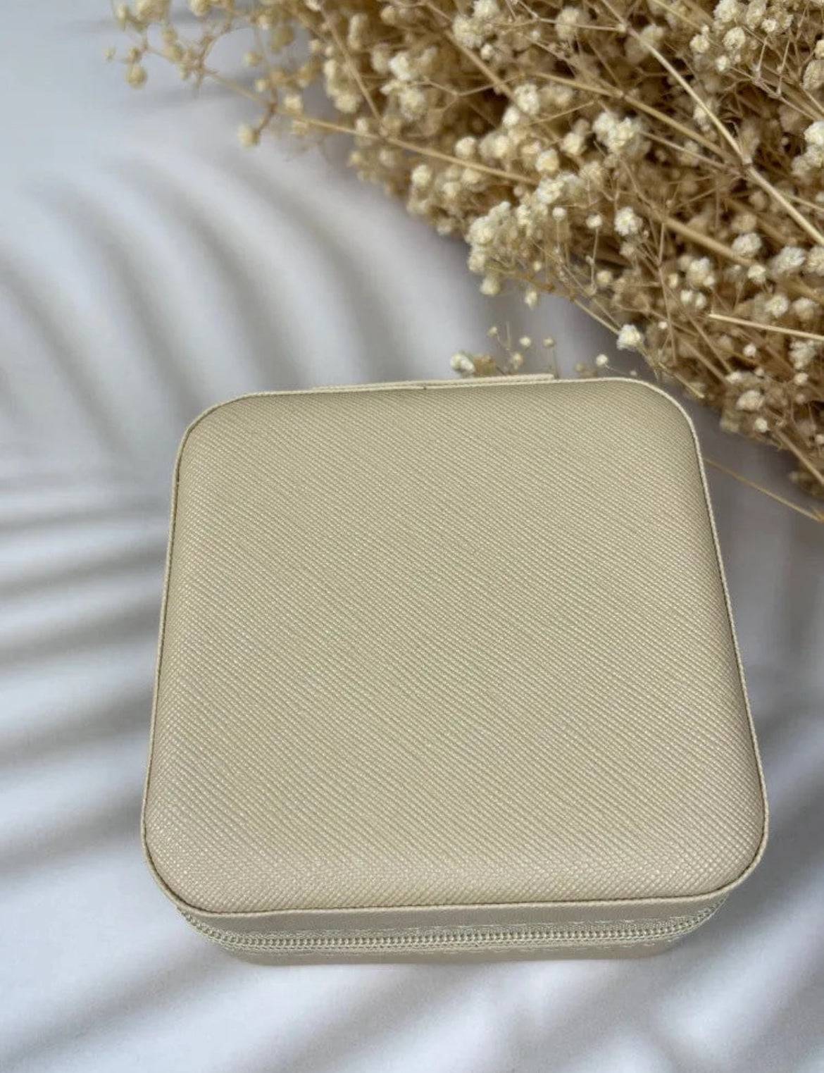 Beige travel jewellery case